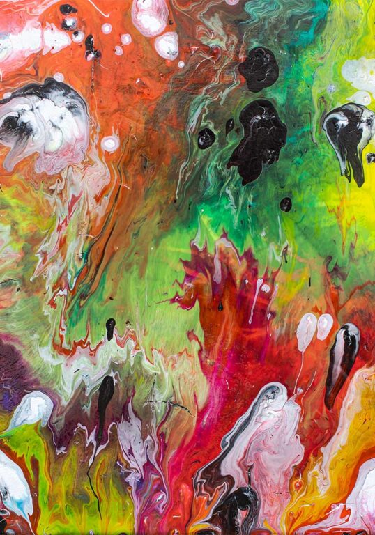 Personlig stil i kunst med farverigt abstrakt motiv og markant komposition